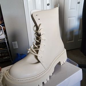 COMBAT BOOTS